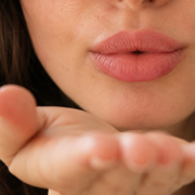 Lippen richtig pflegen: Tipps für trockene Lippen | Rosi Troll